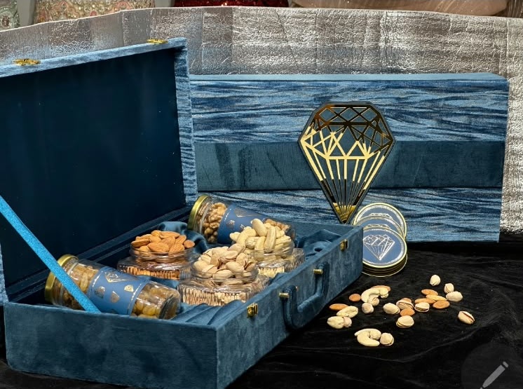Royal Sapphire Velvet Diamond Trunk