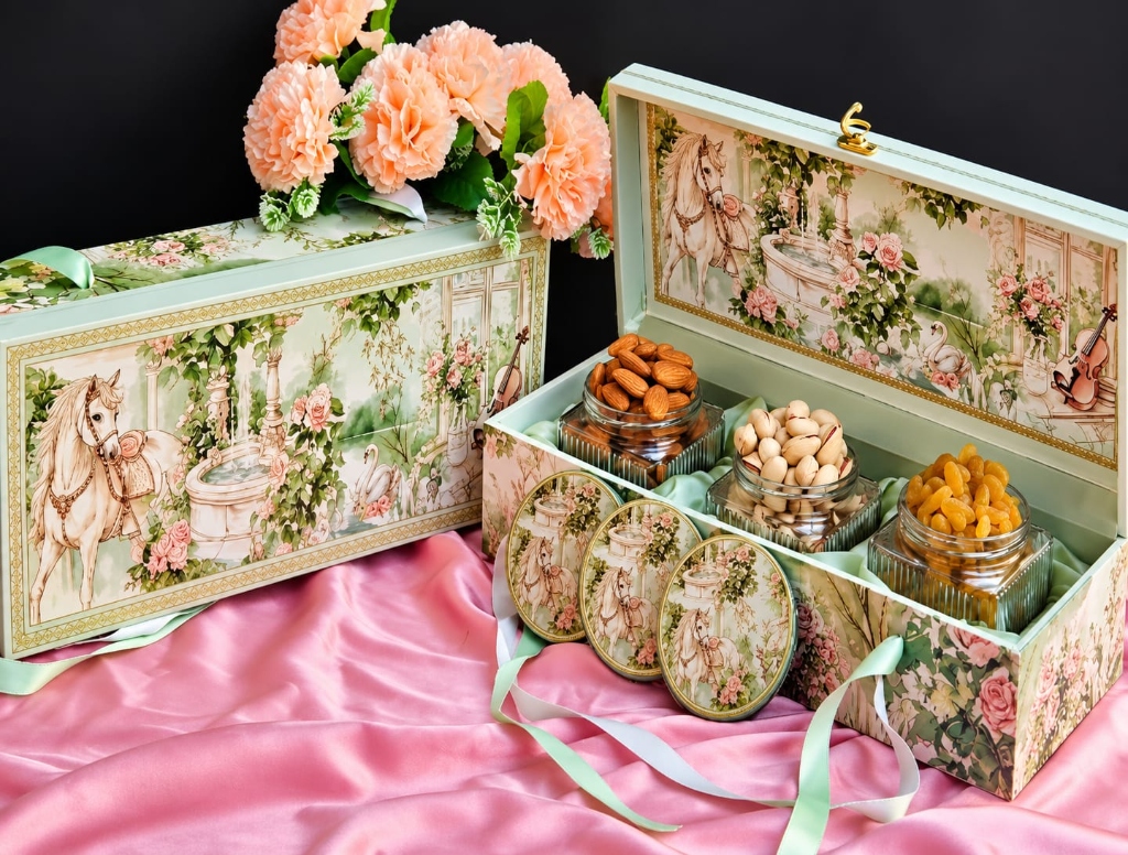 Vintage Garden Keepsake Trunk